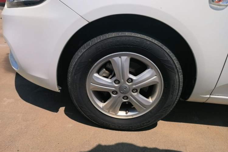 Used Kia Forte 2014 1.6L MT GL Left Front Wheel Hub