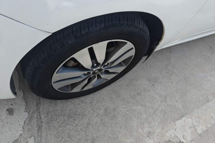 Used Kia Forte 2014 1.6L AT GLS Left Front Wheel Hub