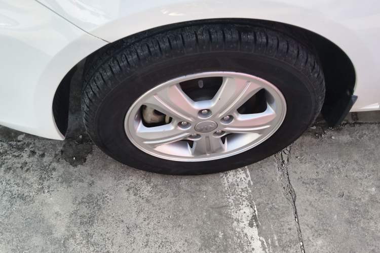 Used Kia Forte 2014 1.6L MT GL Left Front Wheel Hub