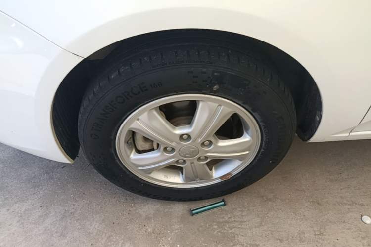 Used Kia Forte 2014 1.6L MT GL Left Front Wheel Hub
