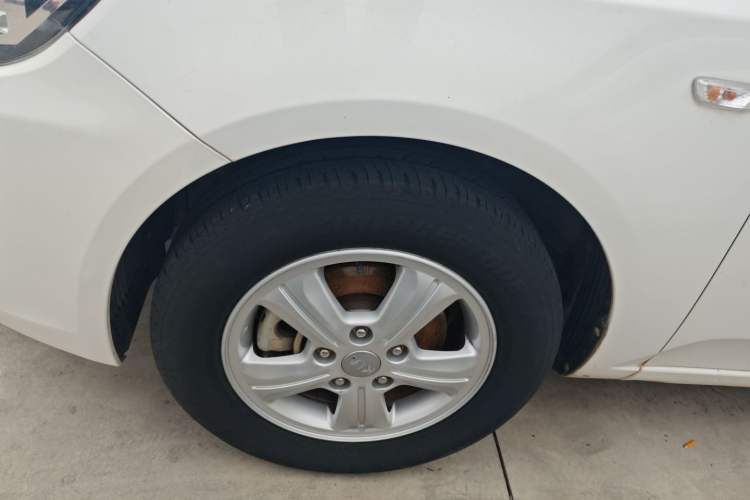Used Kia Forte 2014 1.6L MT GL Left Front Wheel Hub