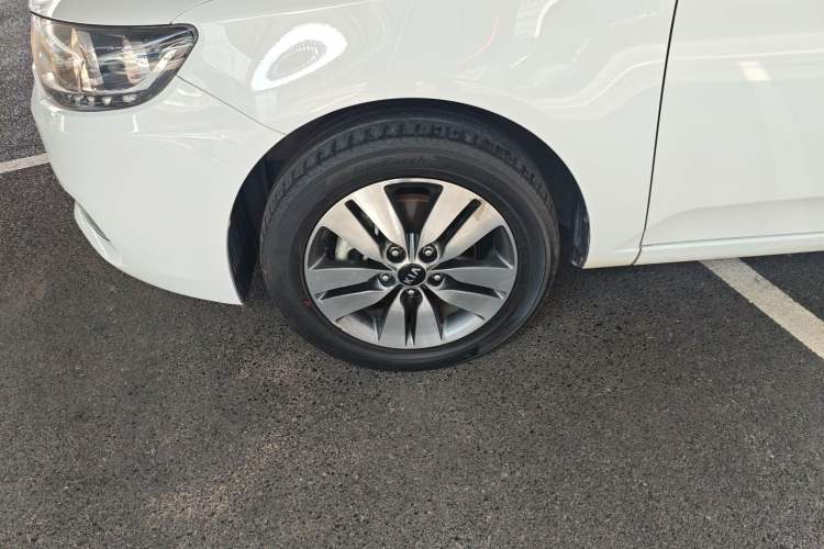 Used Kia Forte 2014 1.6L AT GLS Left Front Wheel Hub