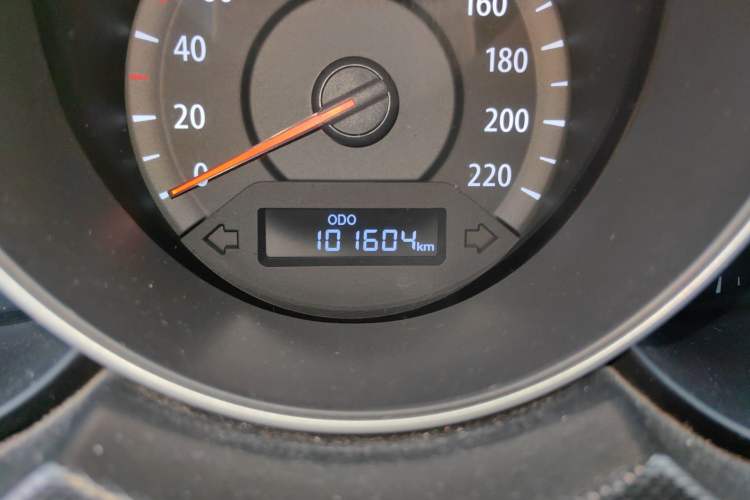 Used Kia Forte 2014 1.6L MT GL Odometer Close Up