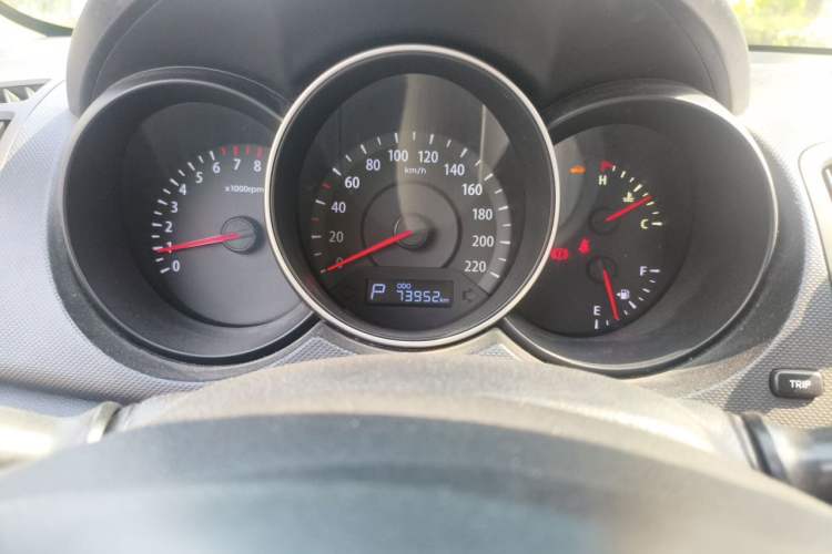 Used Kia Forte 2014 1.6L AT GL Odometer Close Up