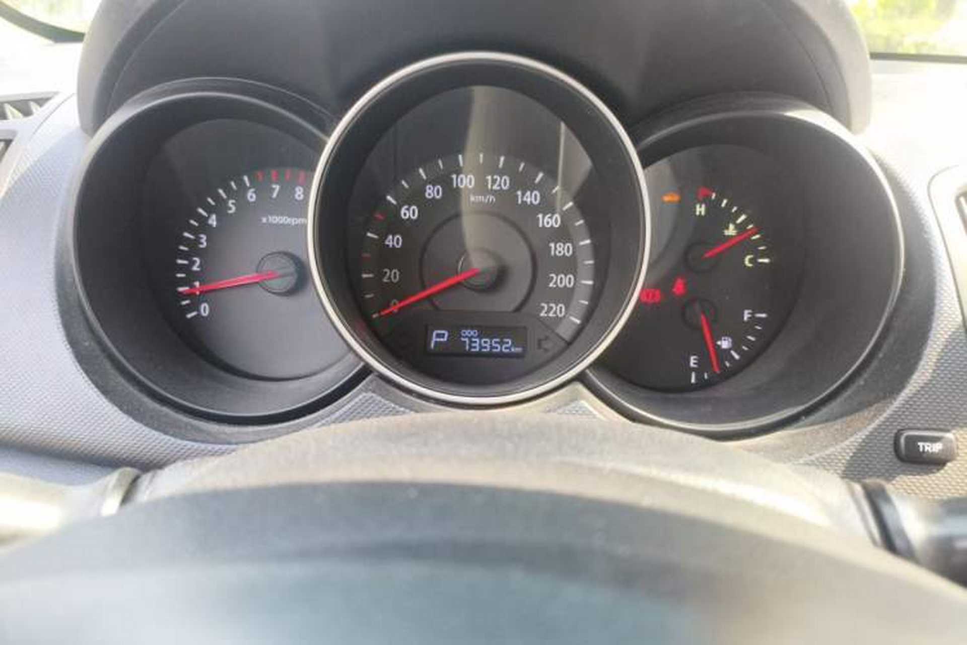 Used Kia Forte 2014 1.6L AT GL Odometer Close Up