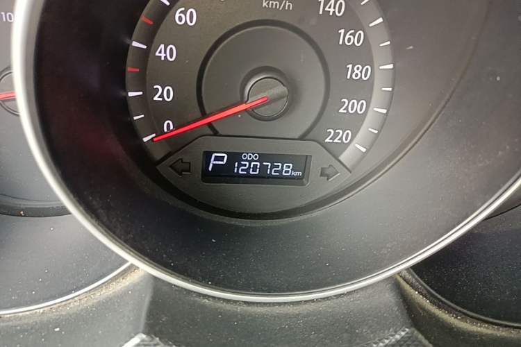 Used Kia Forte 2014 1.6L AT GL Odometer Close Up