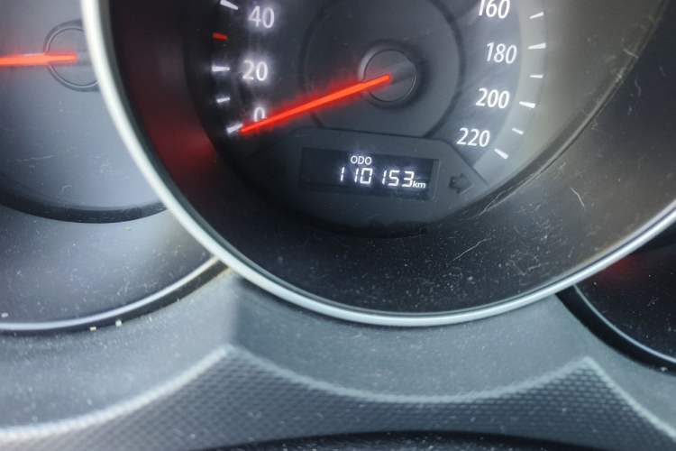Used Kia Forte 2014 1.6L MT GL Odometer Close Up