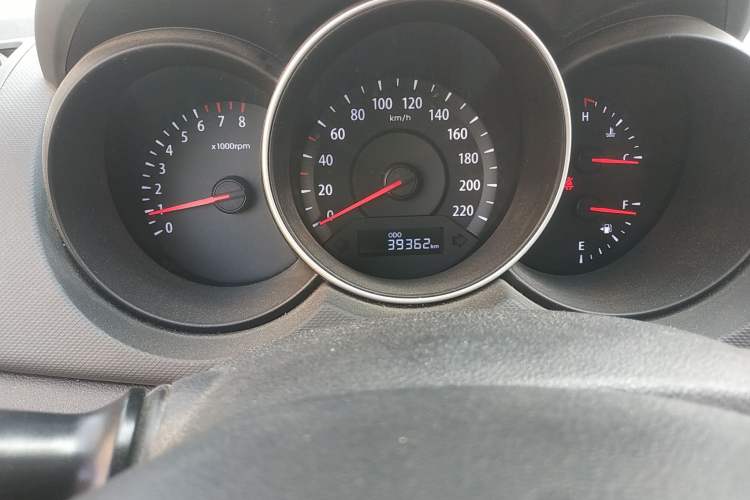 Used Kia Forte 2014 1.6L MT GL Odometer Close Up