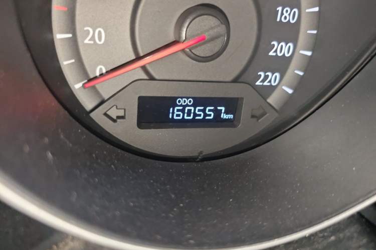 Used Kia Forte 2014 1.6L MT GL Odometer Close Up