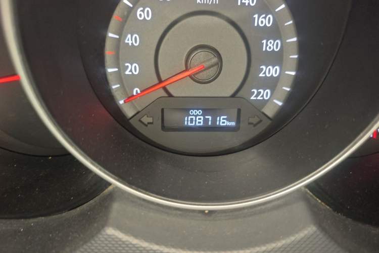 Used Kia Forte 2014 1.6L MT GL Odometer Close Up