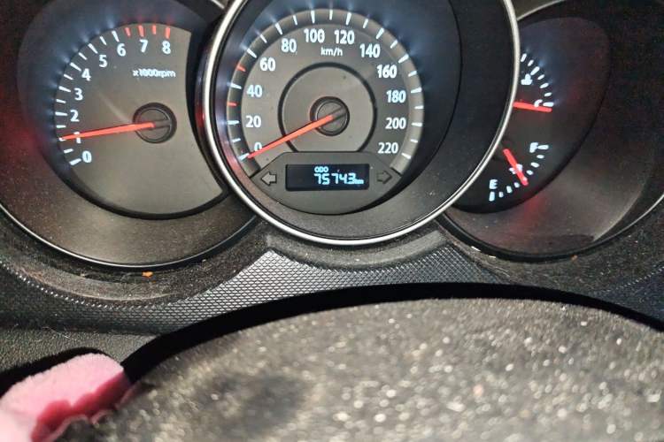 Used Kia Forte 2014 1.6L MT GL Odometer Close Up