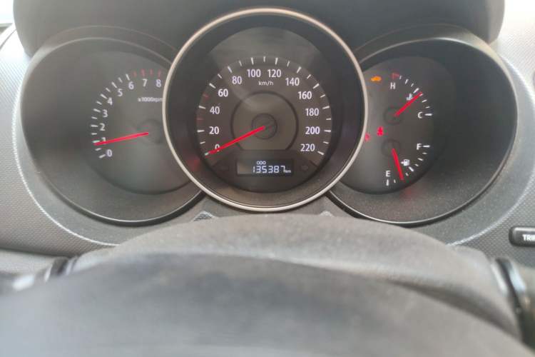Used Kia Forte 2014 1.6L MT GL Odometer Close Up