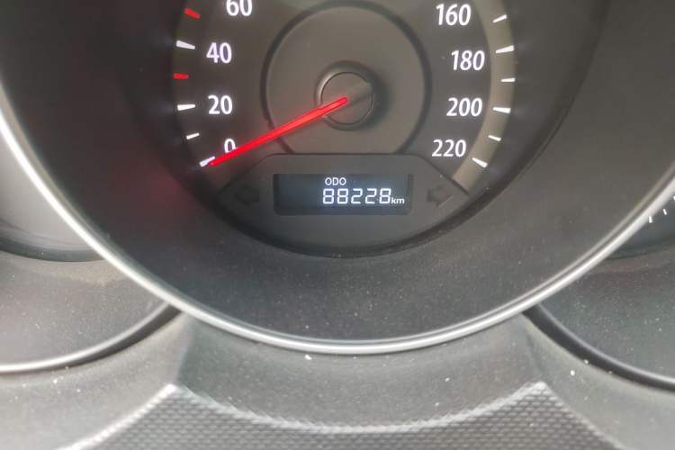 Used Kia Forte 2014 1.6L MT GL Odometer Close Up