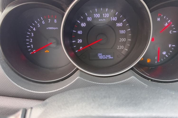 Used Kia Forte 2014 1.6L MT GL Odometer Close Up