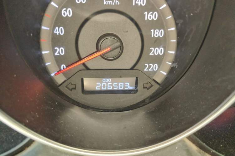 Used Kia Forte 2014 1.6L MT GL Odometer Close Up