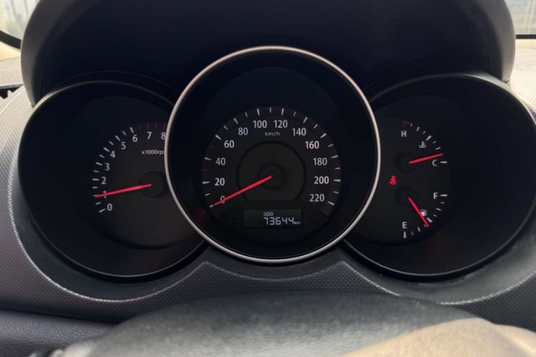 Used Kia Forte 2014 1.6L MT GL Odometer Close Up