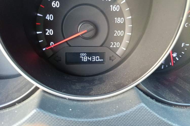 Used Kia Forte 2014 1.6L MT GL Odometer Close Up