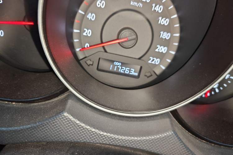 Used Kia Forte 2014 1.6L MT GL Odometer Close Up