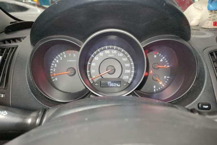 Used Kia Forte 2014 1.6L MT GL Odometer Close Up