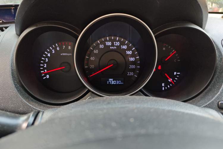 Used Kia Forte 2014 1.6L MT GL Odometer Close Up