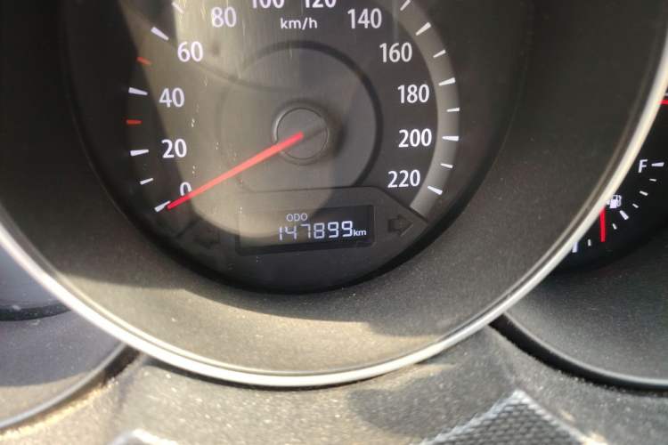 Used Kia Forte 2014 1.6L MT GL Odometer Close Up