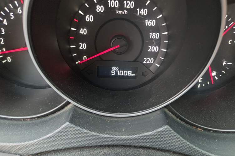 Used Kia Forte 2014 1.6L MT GL Odometer Close Up