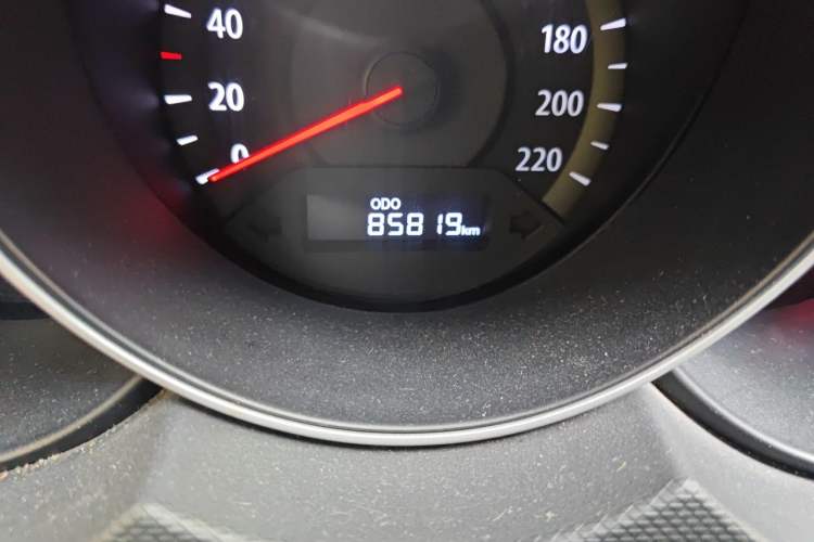 Used Kia Forte 2014 1.6L MT GL Odometer Close Up