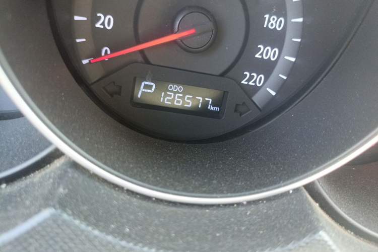 Used Kia Forte 2014 1.6L AT GL Odometer Close Up