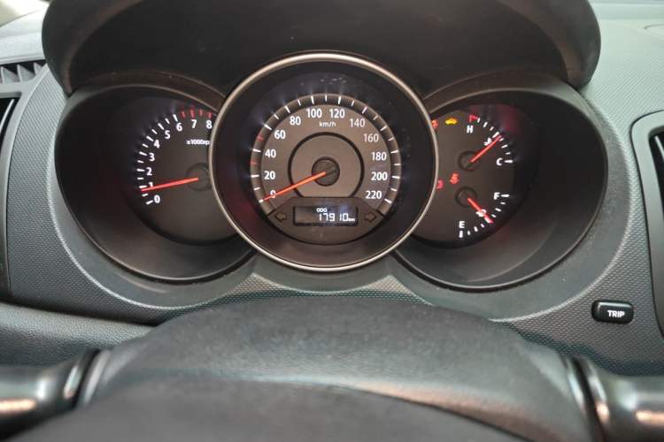 Used Kia Forte 2014 1.6L MT GL Odometer Close Up