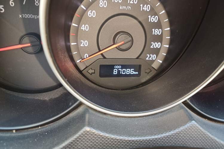 Used Kia Forte 2014 1.6L MT GL Odometer Close Up