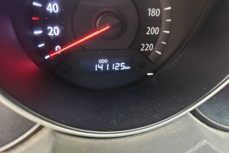 Used Kia Forte 2014 1.6L MT GL Odometer Close Up