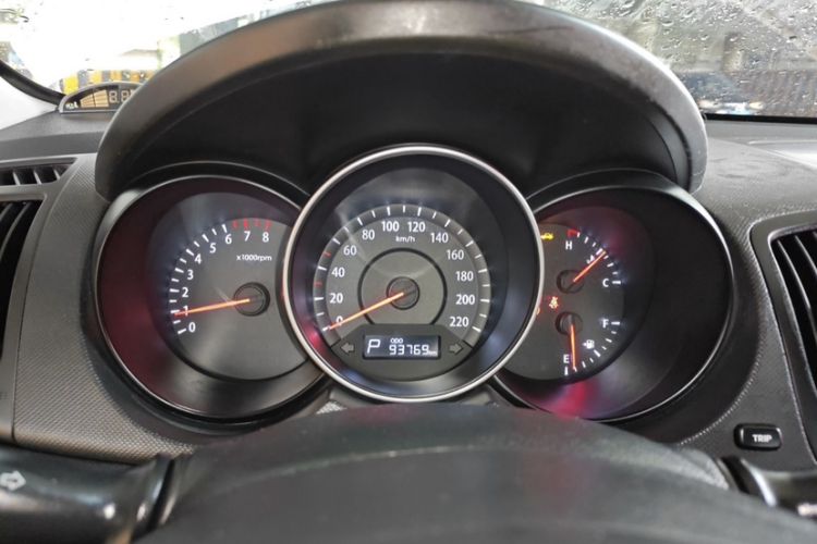 Used Kia Forte 2014 1.6L AT GL Odometer Close Up
