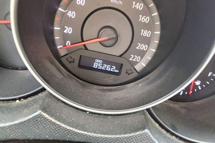 Used Kia Forte 2014 1.6L MT GL Odometer Close Up