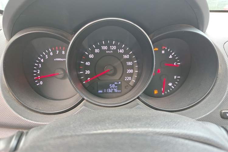 Used Kia Forte 2014 1.6L MT GLS Odometer Close Up
