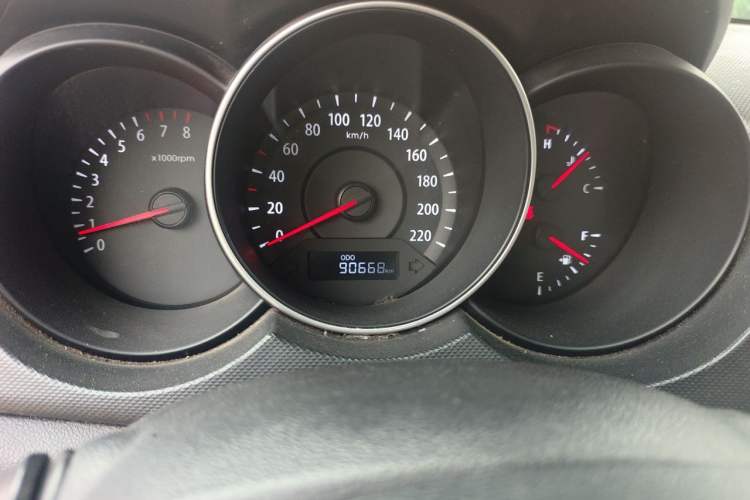 Used Kia Forte 2014 1.6L MT GL Odometer Close Up