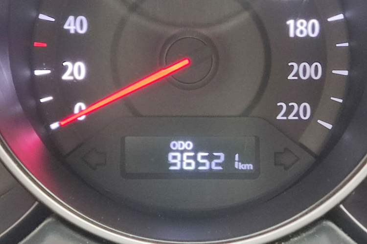 Used Kia Forte 2014 1.6L MT GL Odometer Close Up