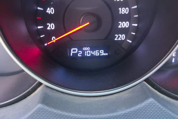 Used Kia Forte 2014 1.6L AT GL Odometer Close Up