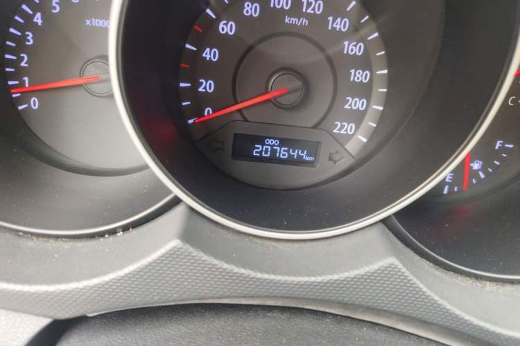 Used Kia Forte 2014 1.6L MT GL Odometer Close Up