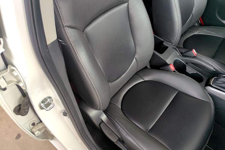 Used Kia Forte 2014 1.6L AT GL Right Front Seat