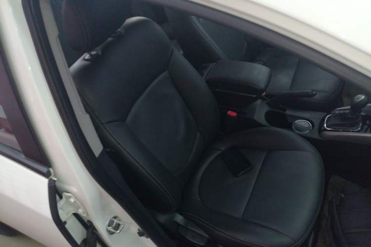 Used Kia Forte 2014 1.6L AT GL Right Front Seat