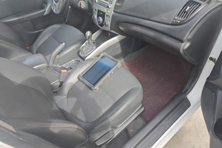 Used Kia Forte 2014 1.6L AT GLS Right Front Seat
