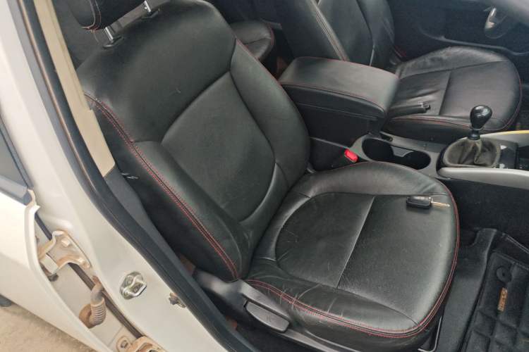 Used Kia Forte 2014 1.6L MT GL Right Front Seat