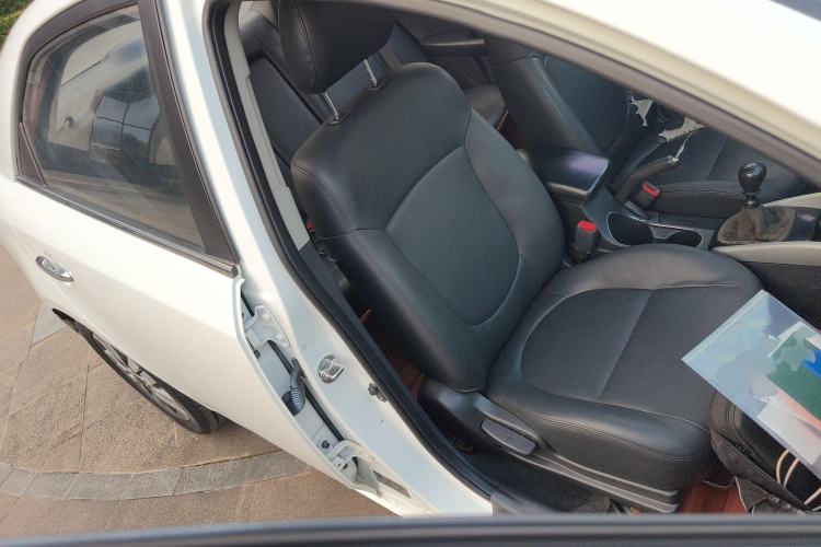 Used Kia Forte 2014 1.6L MT GLS Right Front Seat