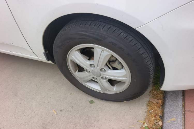Used Kia Forte 2014 1.6L MT GL Right Front Wheel Hub
