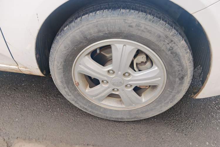 Used Kia Forte 2014 1.6L MT GL Right Front Wheel Hub