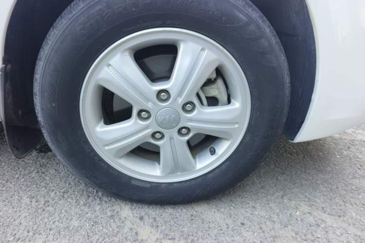 Used Kia Forte 2014 1.6L MT GL Right Front Wheel Hub