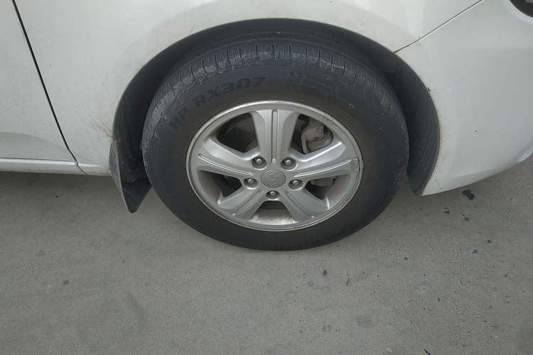 Used Kia Forte 2014 1.6L MT GL Right Front Wheel Hub