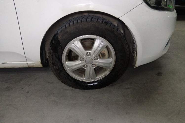 Used Kia Forte 2014 1.6L MT GL Right Front Wheel Hub
