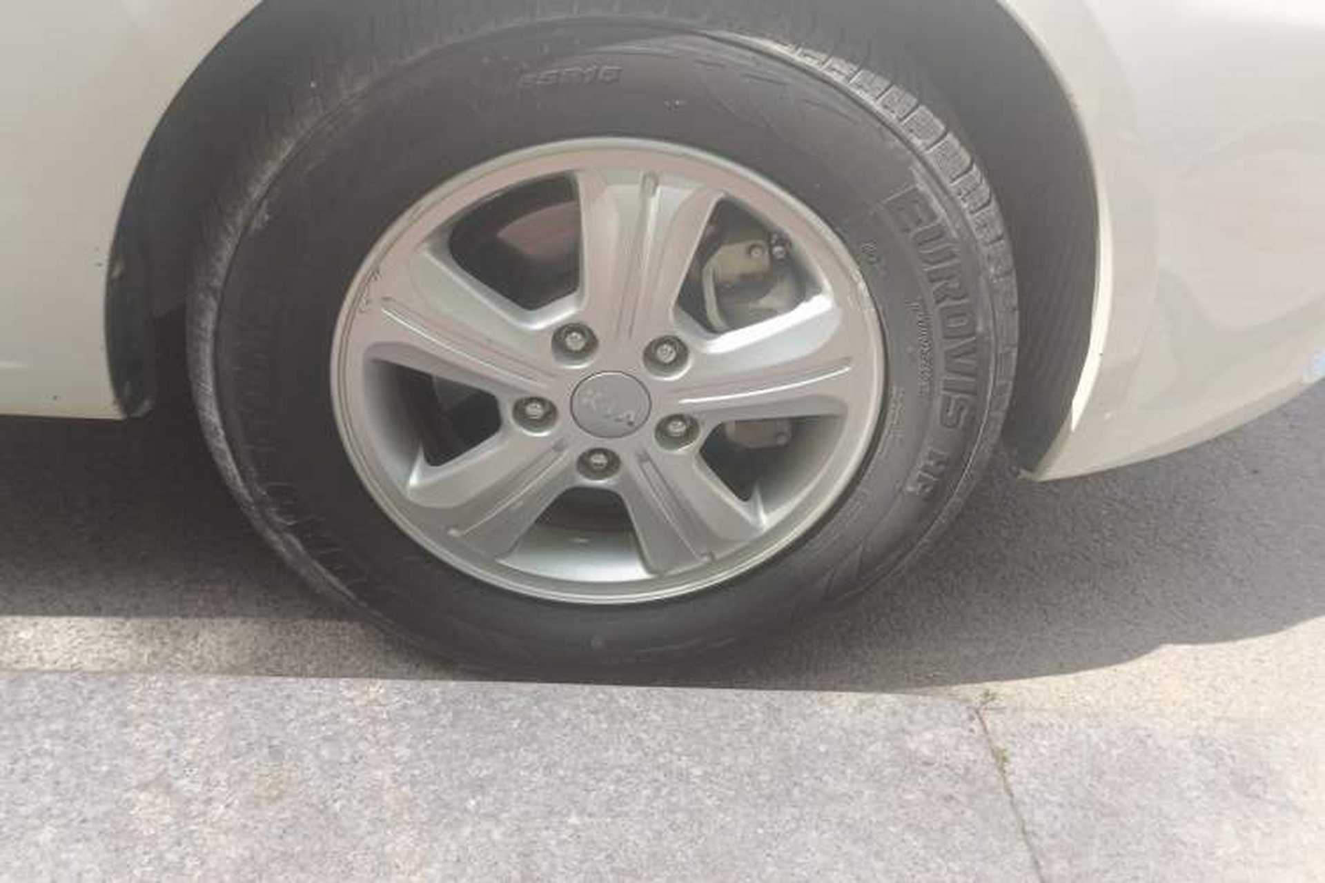 Used Kia Forte 2014 1.6L MT GL Right Front Wheel Hub