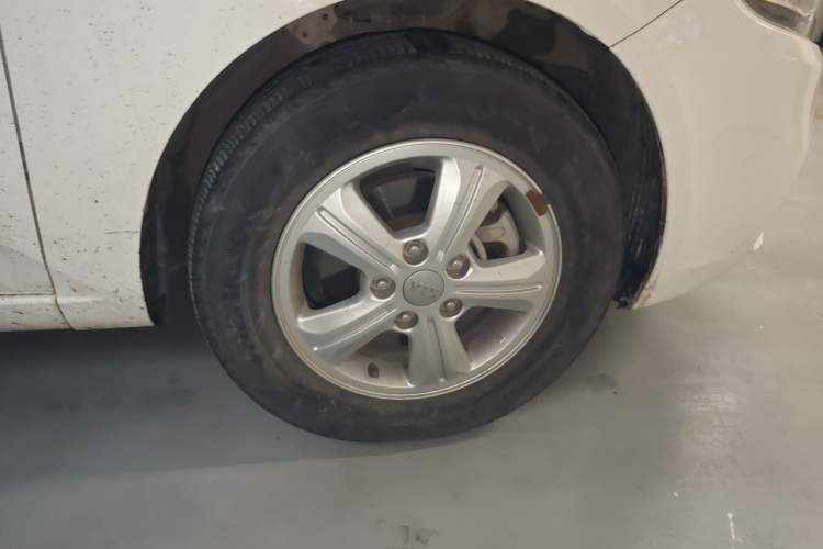 Used Kia Forte 2014 1.6L MT GL Right Front Wheel Hub